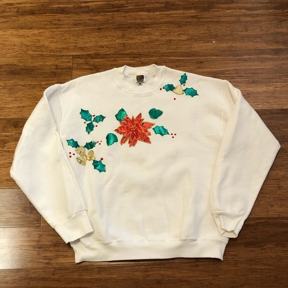 Fruit of the Loom Tops - Vintage Christmas white pointsettia sweatshirt